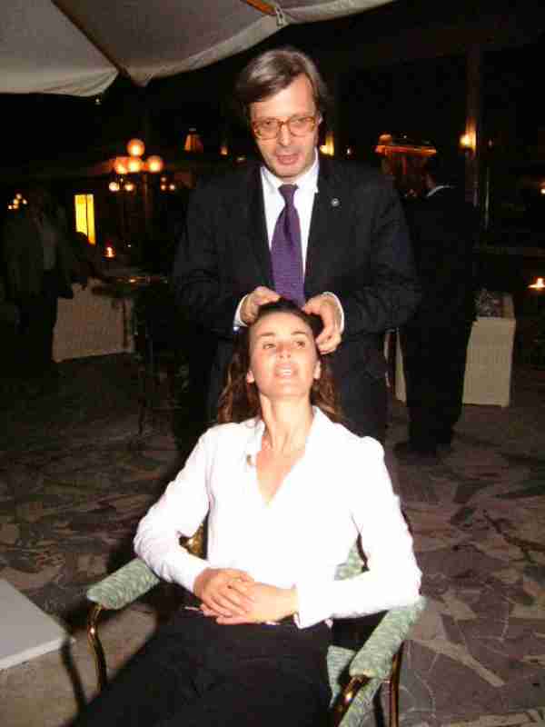 ../Images/Vittorio Sgarbi con la fidanzata Sabrina Colle (1).jpg